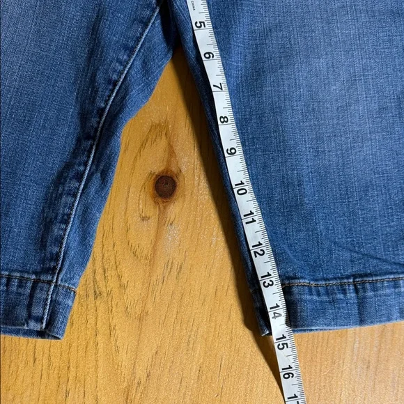 🌼 3 / $20 mix & match Levi's Blue Denim Capris 14 Good Condition! - Picture 2 of 8